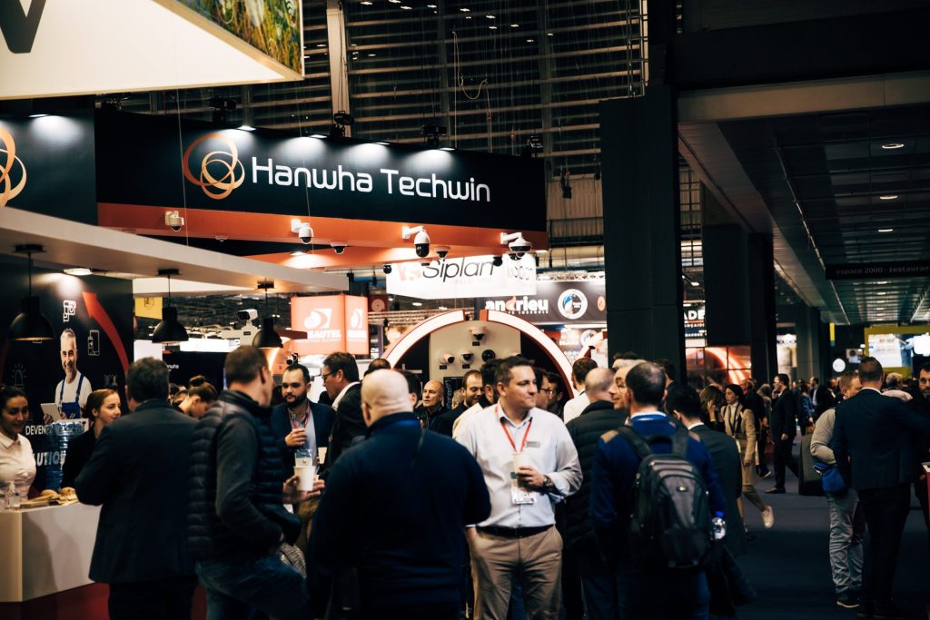 Stand Hanwha Techwin sur le salon, avant la soirée organisée par Weevup pour les équipes et leurs clients