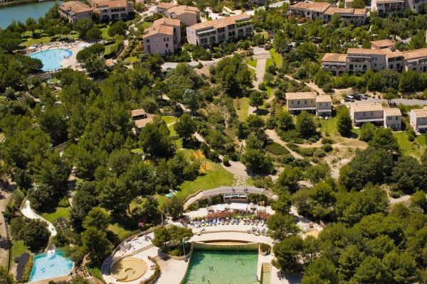 photo vue du haut de la piscine du séminaire La banque postale