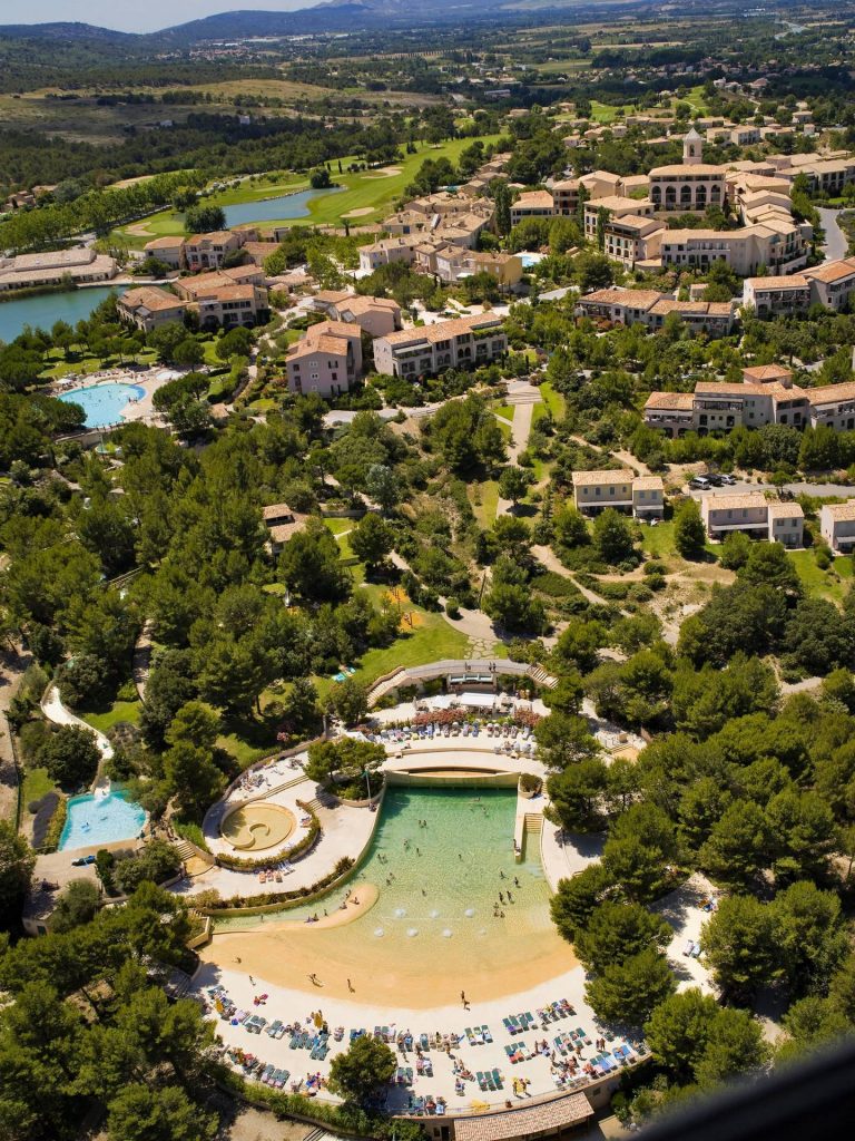 photo vue du haut de la piscine du séminaire La banque postale