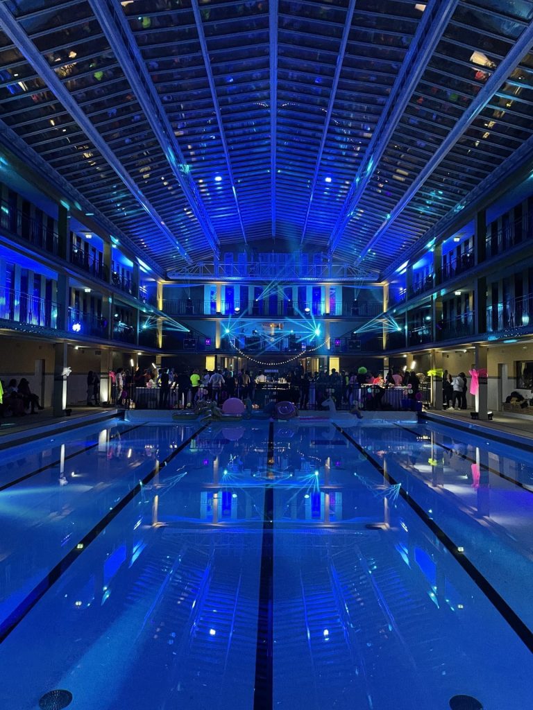 photo de la salle vu de haut avec decoration de l’afterwork havea groupe