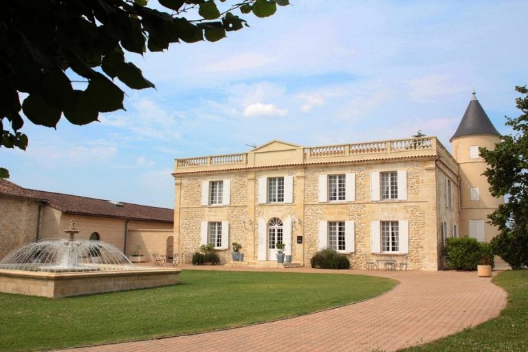 Château Lafitte avec sa fontaine et sa pelouse, lieu du séminaire organisé avec l’agence We Are Folks