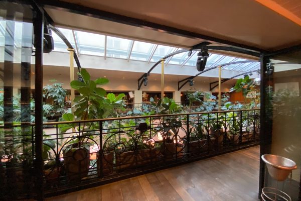 salle terrasse exterieur du cocktail dinatoire pendant le séminaire svz