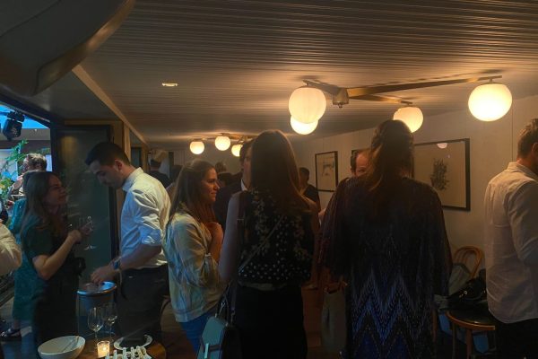 interieur d'une salle pendant le cocktail dinatoire du séminaire svz