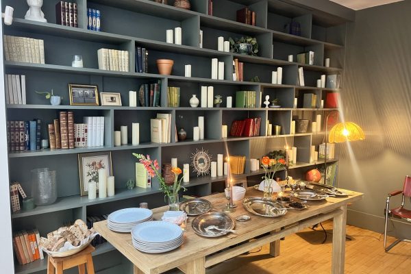 photo en intrieur table avec repas et décoration insight journée d'etude