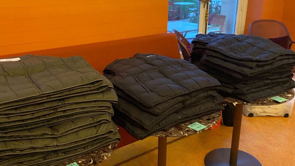 Doudounes brodées pour SSGA, préparées en amont de la soirée d’entreprise par Weevup
