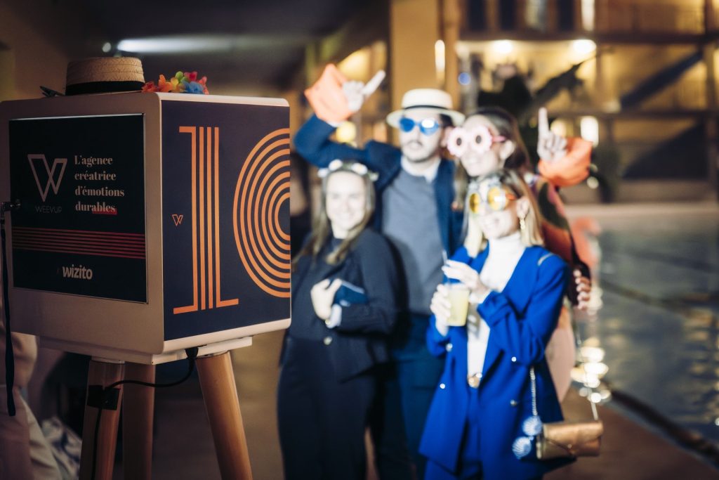 Photo de la réalisation : Soirée anniversaire Weevup : une pool party pour 150 invités au Molitor