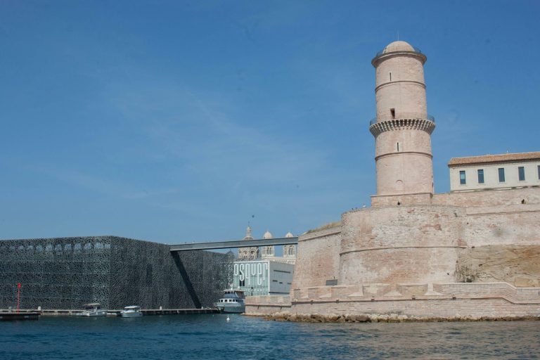 Le fort Saint-Jean et le Mucem à l’entrée du Vieux-Port de Marseille