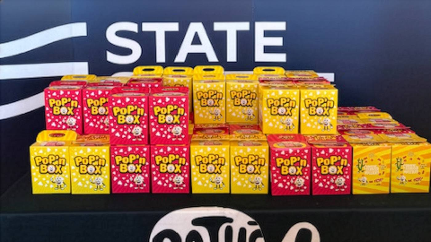 Boîtes de pop-corn prêtes pour la projection privée de l'après-midi de Noël SSGA au Pathé Beaugrenelle