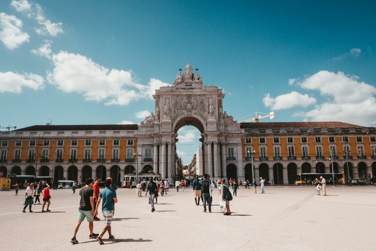 Place du Commerce et arc de la rua Augusta, au cœur de la Baixa à Lisbonne