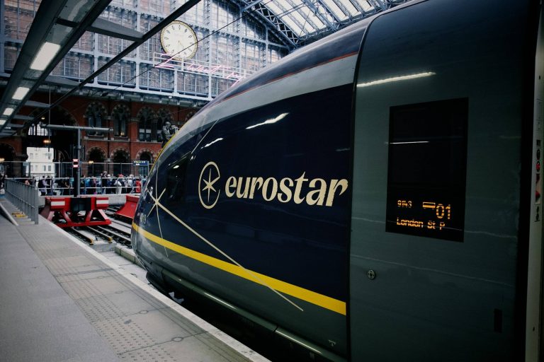 Un Eurostar à quai à la gare St Pancras International, à Londres