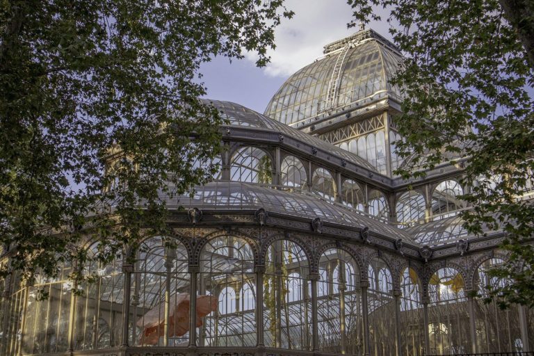 Le Palacio de Cristal, pavillon de verre du parc du Retiro, à Madrid