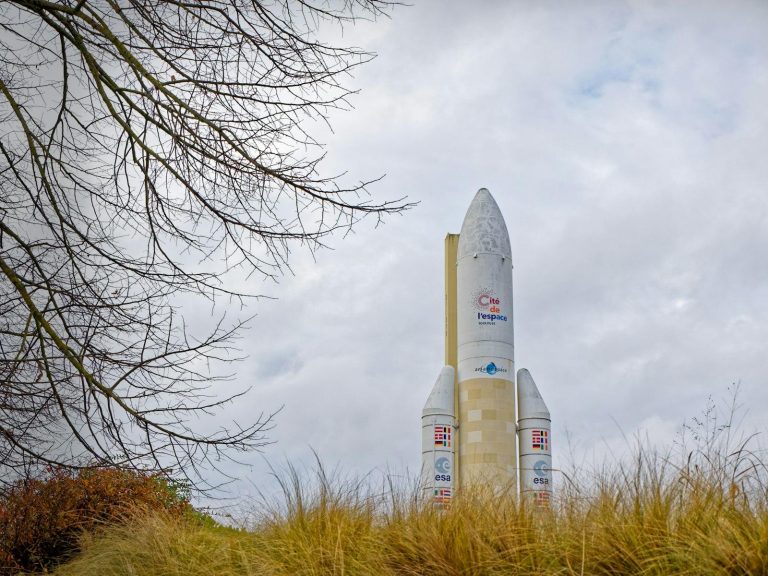 La fusée Ariane 5 dans le parc de la Cité de l’espace, à Toulouse